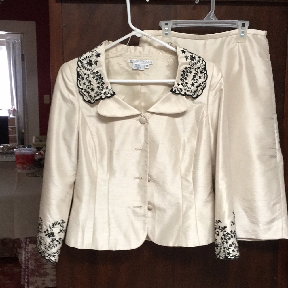 Ladies Maggie London Suit